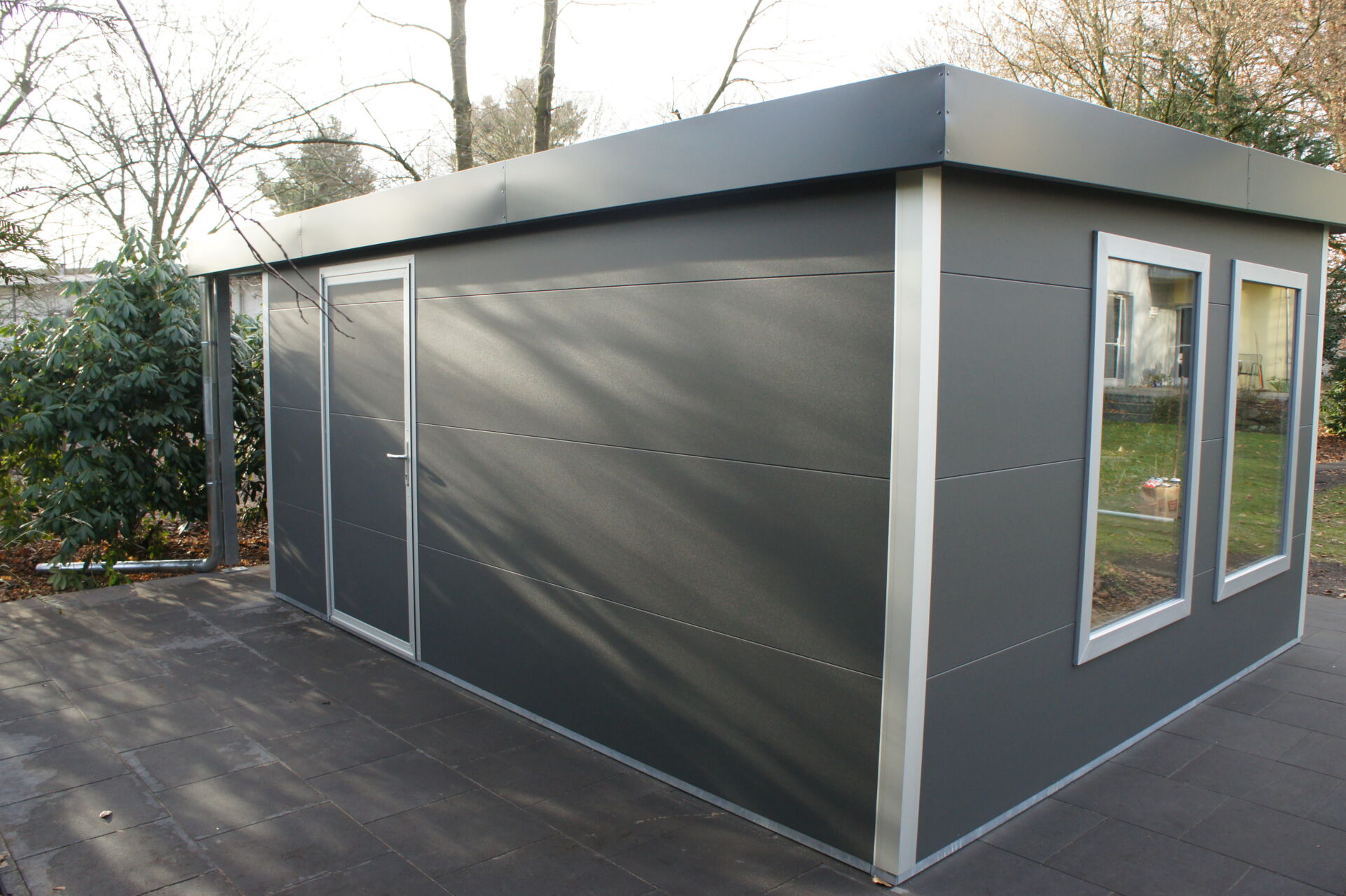 Das perfekte Gartenhaus aus Metall selbst gestalten